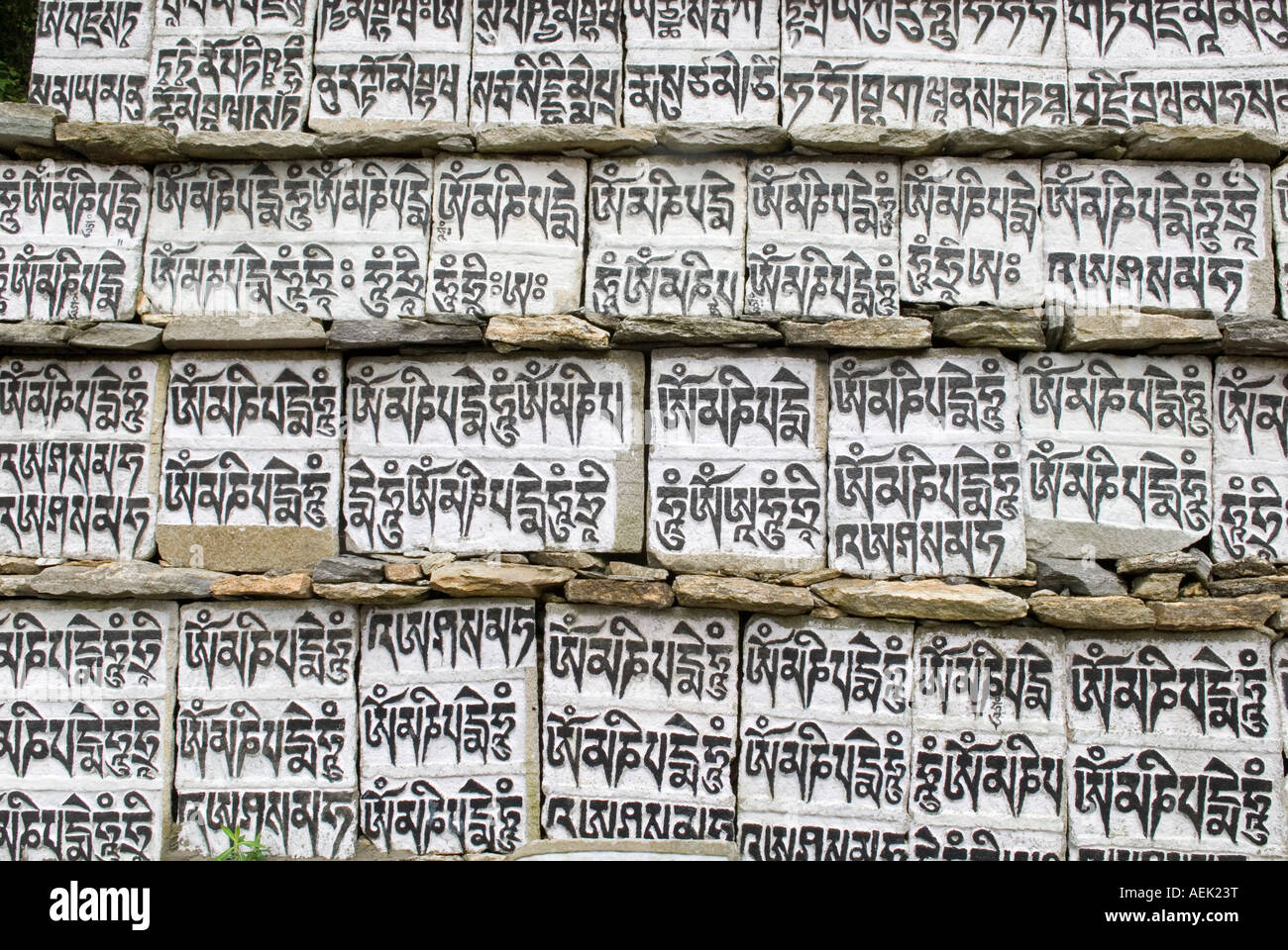 Mani wall, Mani stone, Dudh Kosi valley, Solukhumbu, Khumbu, Sagarmatha National Park, Nepal Stock Photo