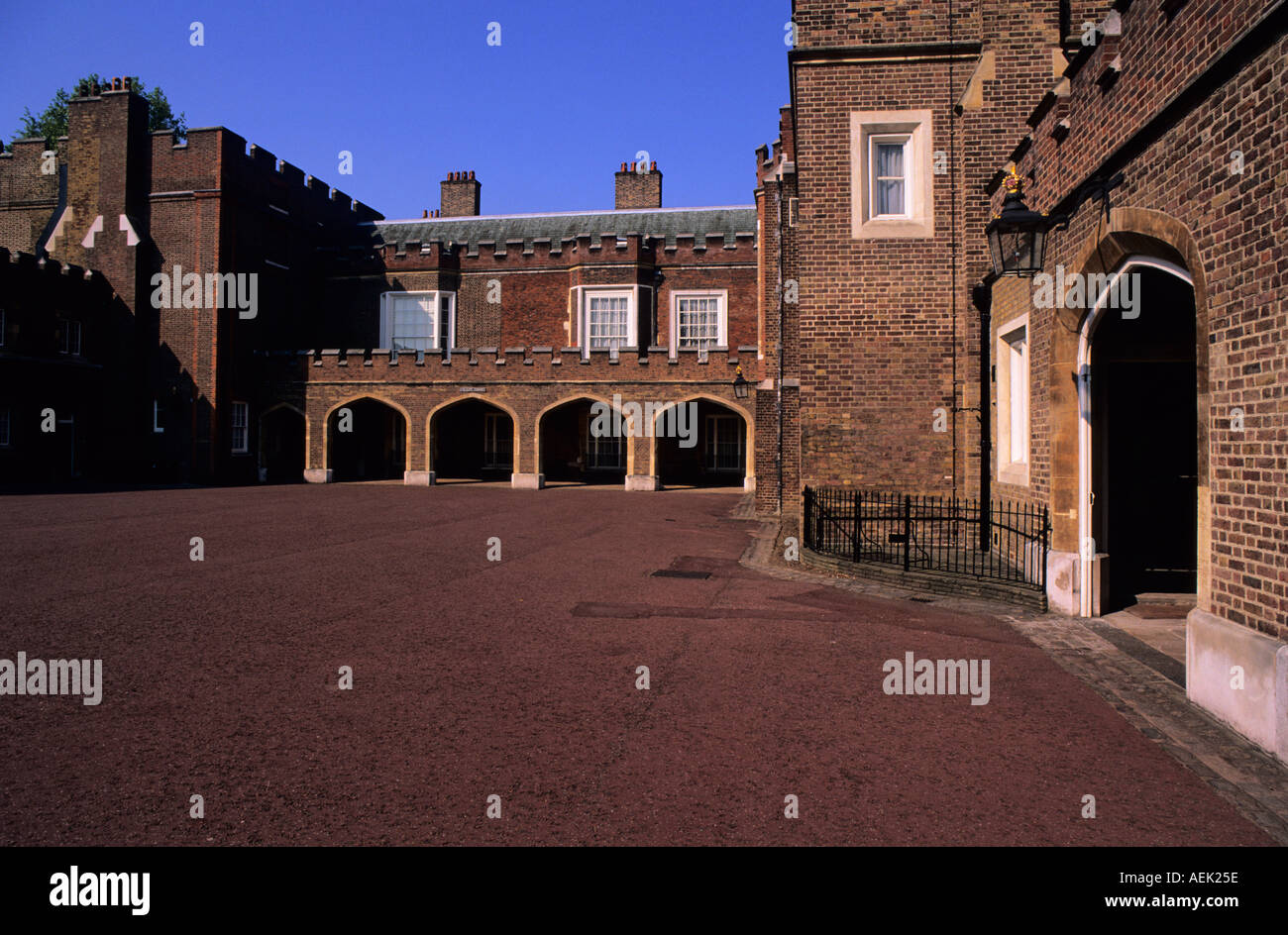 James s palace hi-res stock photography and images - Alamy