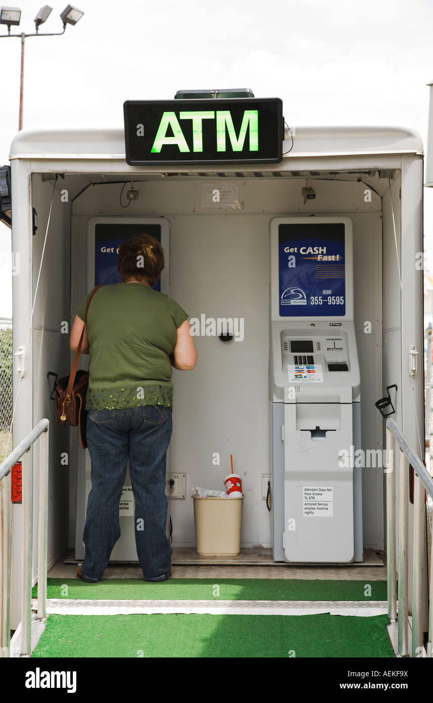 Mobile atm hires stock photography and images Alamy