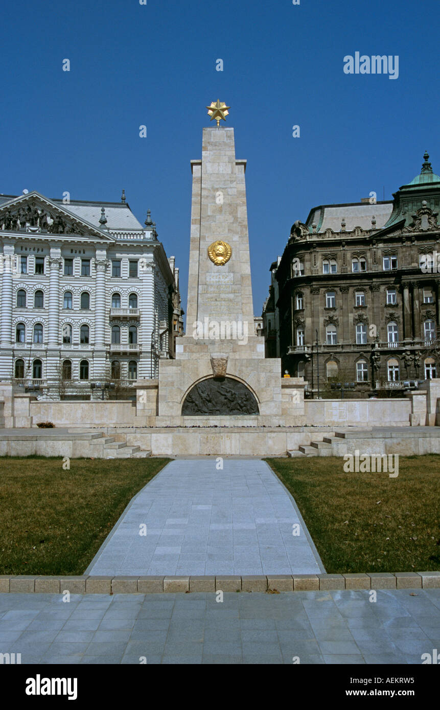 Soviet Army Memorial and Inter Europa Bank, Szabadsag Ter, Liberty Square, Budapest, Hungary Stock Photo