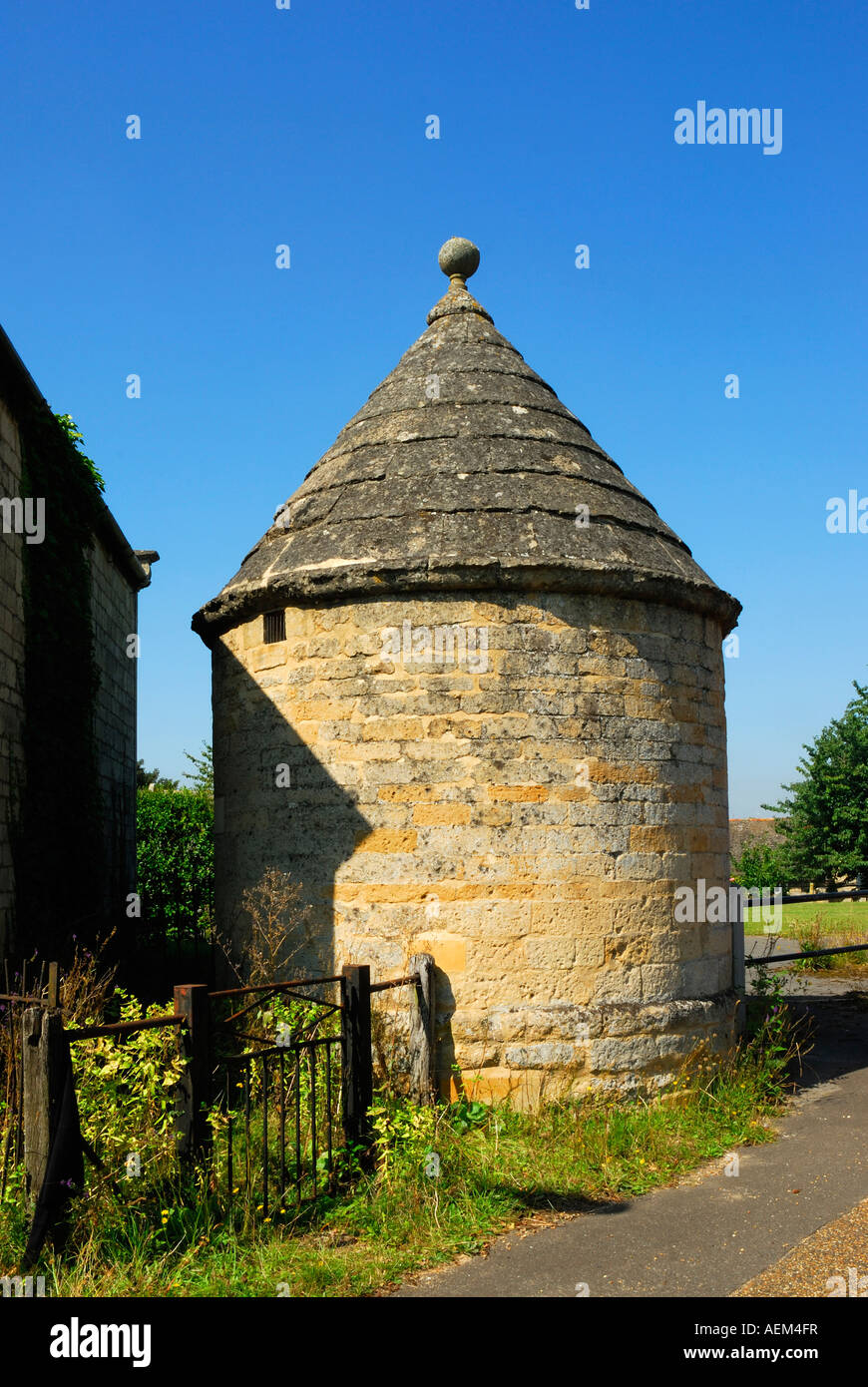 Village lockup at Weldon near Corby Northamptonshire England Stock Photo Alamy
