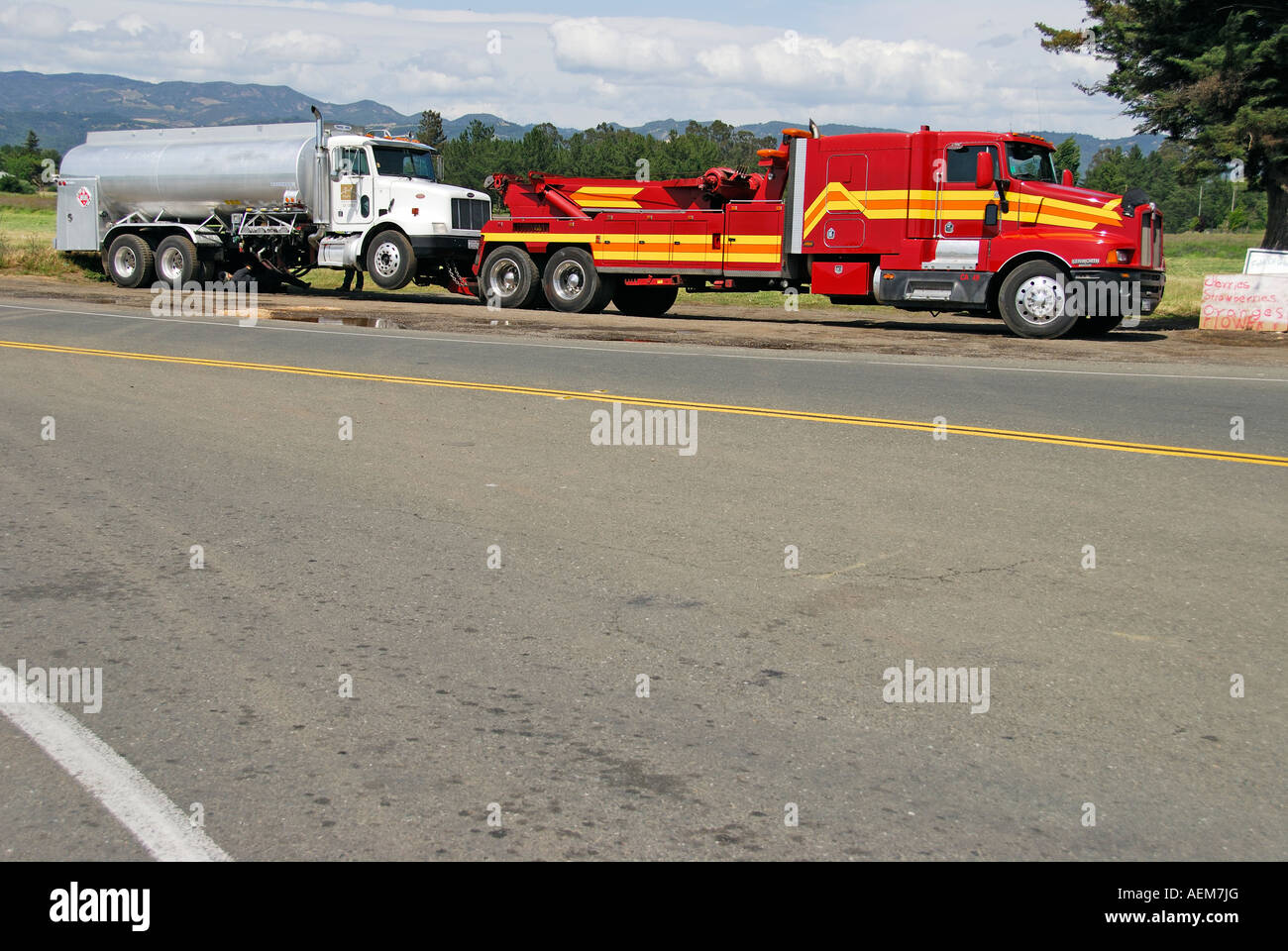 "Heavy duty tow truck with "broken down" "^tanker truck" on ^roadside, California" Stock Photo