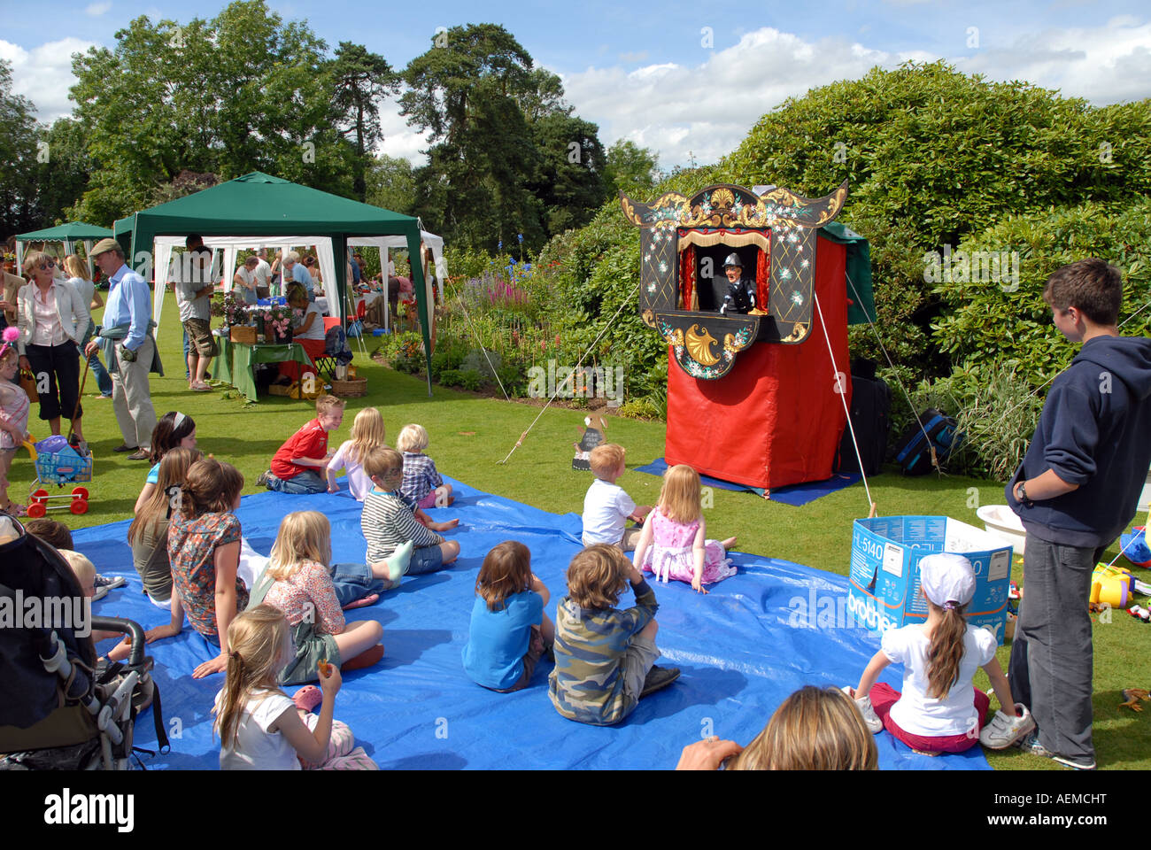 Children watching Punch and Judy show Stock Photo Alamy