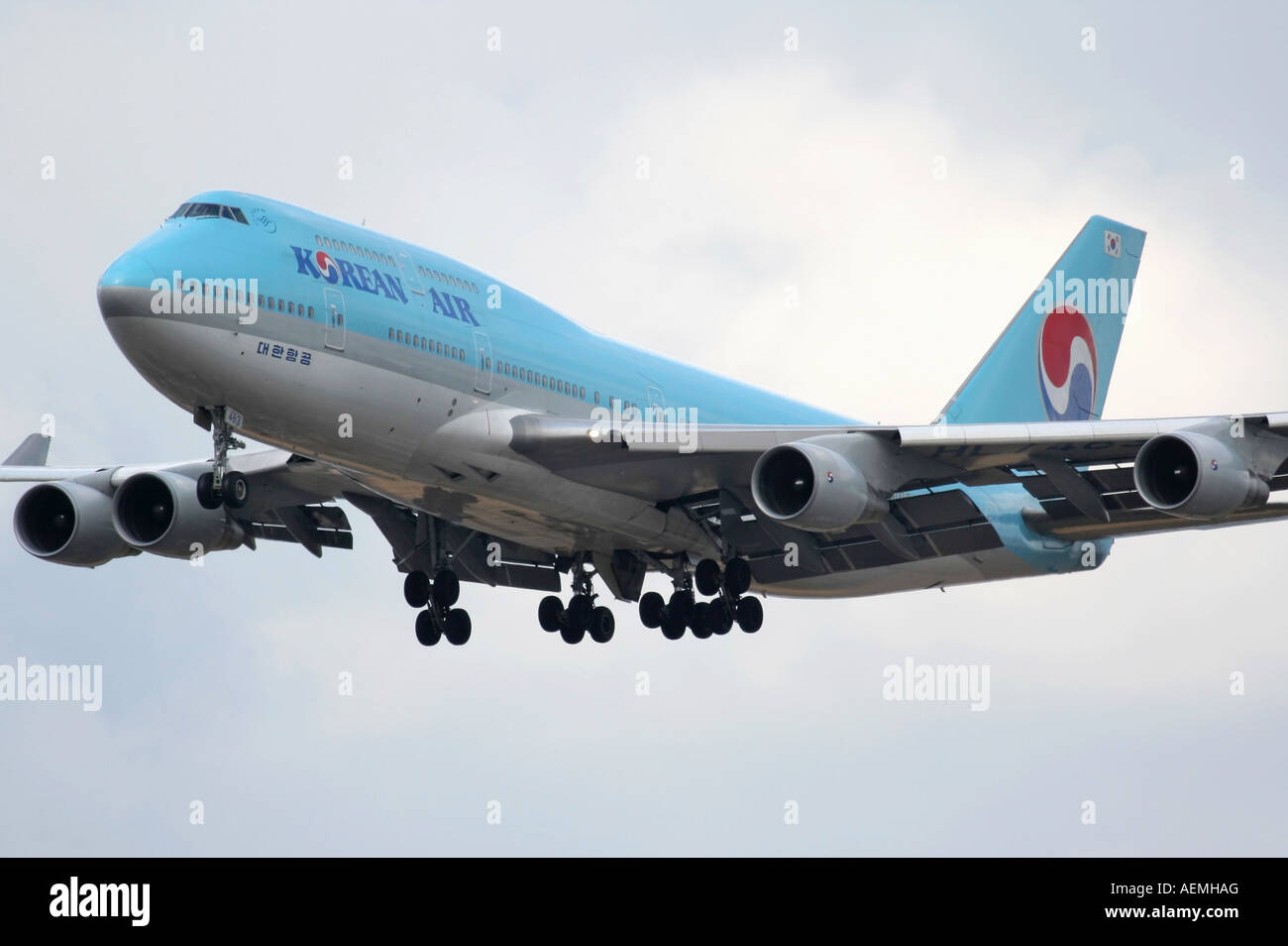 Korean Air Boeing 747-400 four engine long haul passenger aircraft flying on final approach Stock Photo