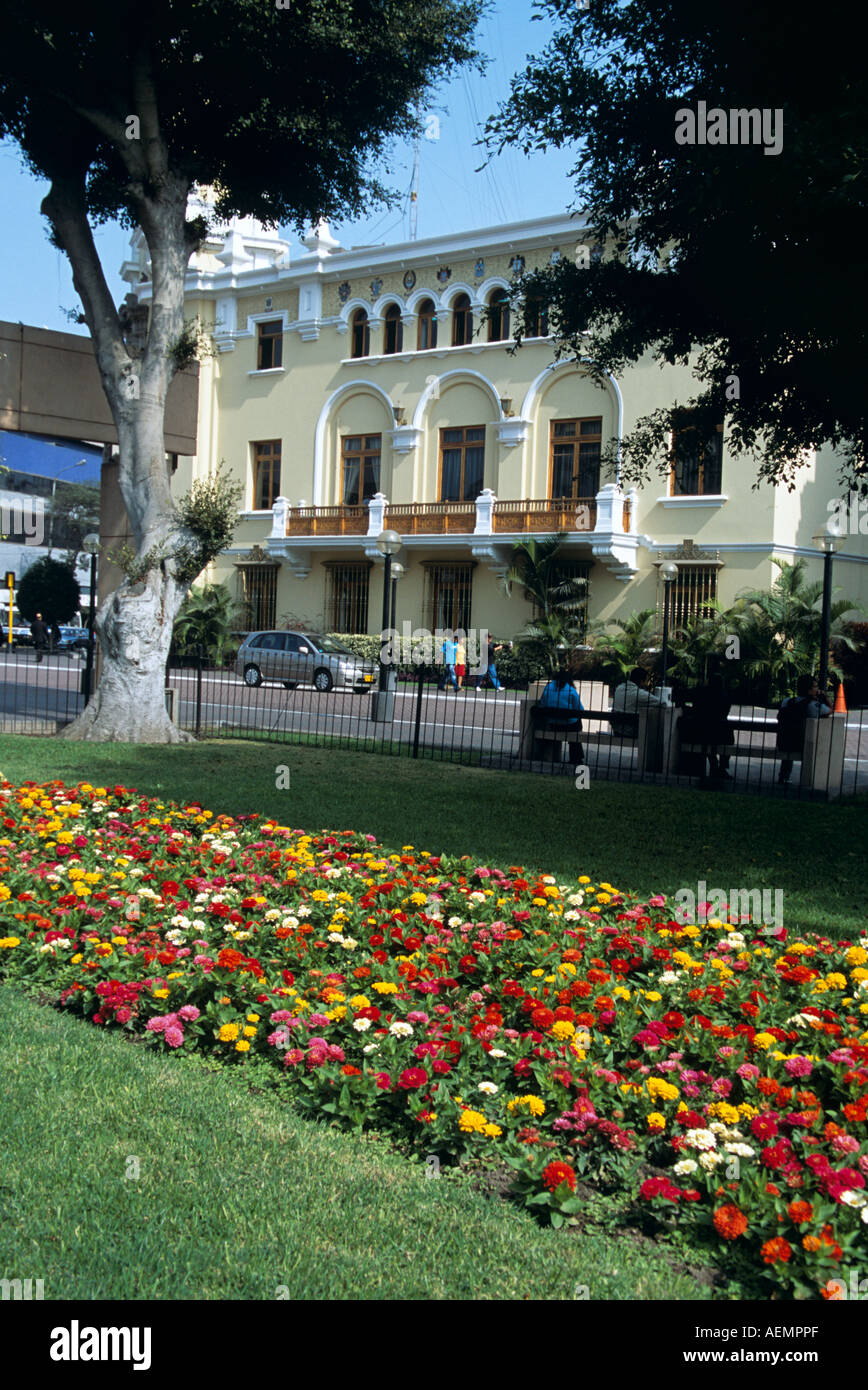 Town Hall, and flowerbed in Parque Kennedy (Kennedy Park), Miraflores