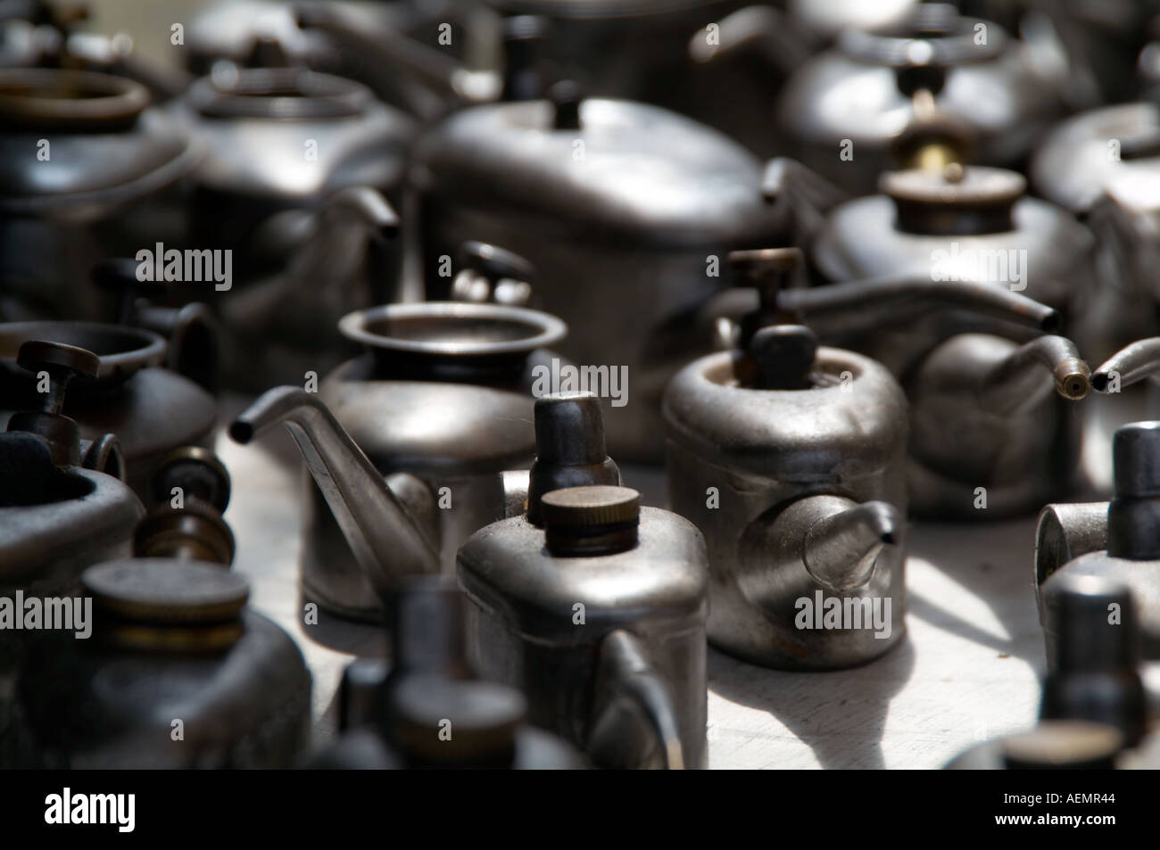 oil can lubrication lubricant lube car service garage mechanic DIY