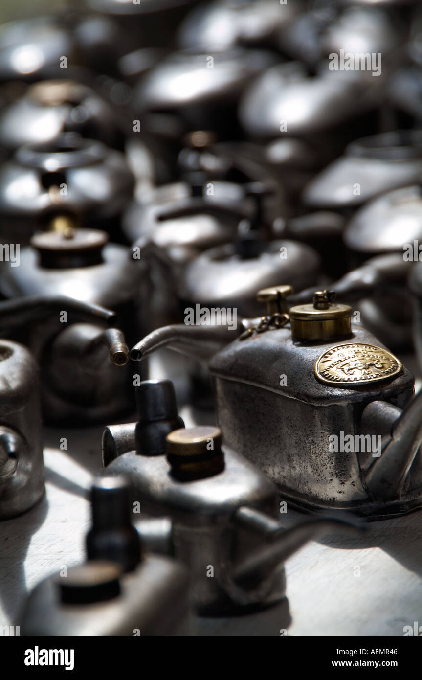 oil can lubrication lubricant lube car service garage mechanic DIY