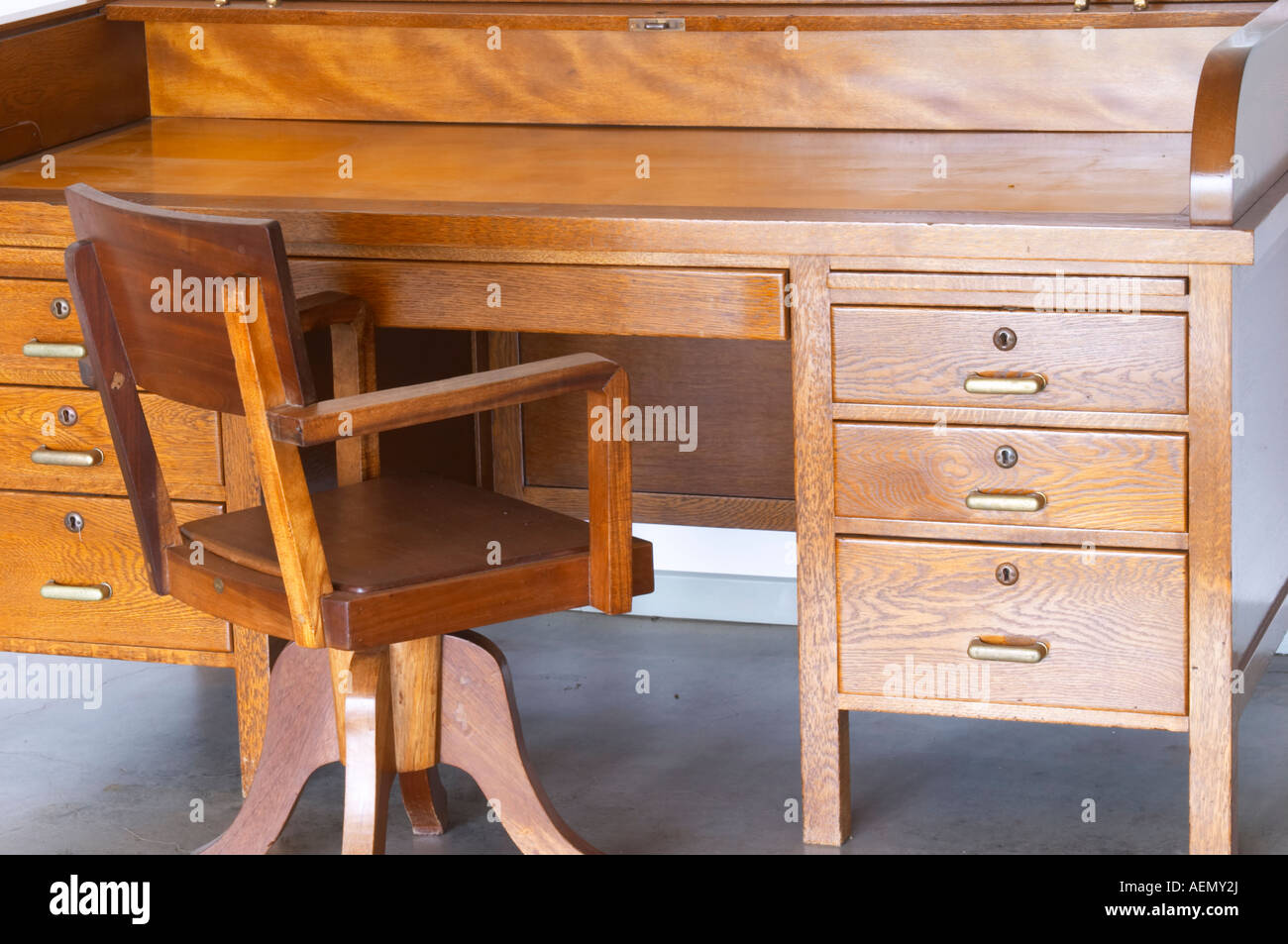 An Old Fashioned Desk And Chair In Wood At The Entrance Henrque