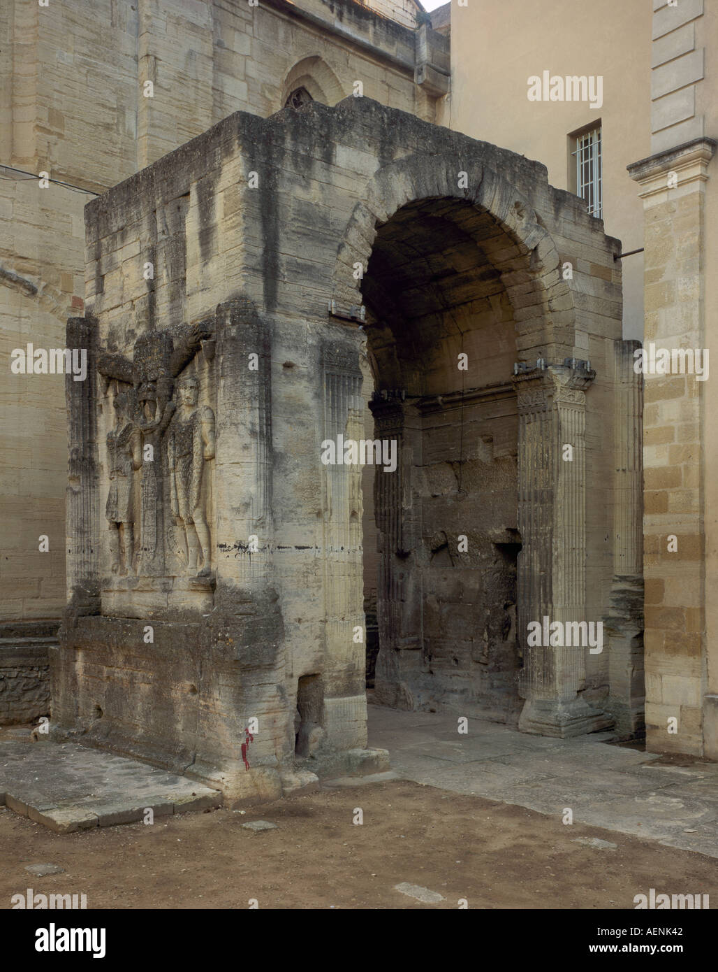 Carpentras, Römischer Ehrenborgen, nördlich der Kathedrale St-Siffrein, Stock Photo