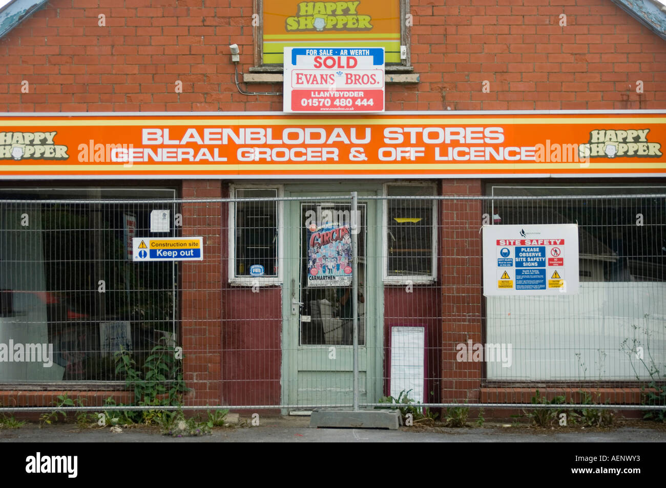 Closed 'Happy Shoper' village store shop Llanybydder Carmarthenshire Mid Wales Stock Photo