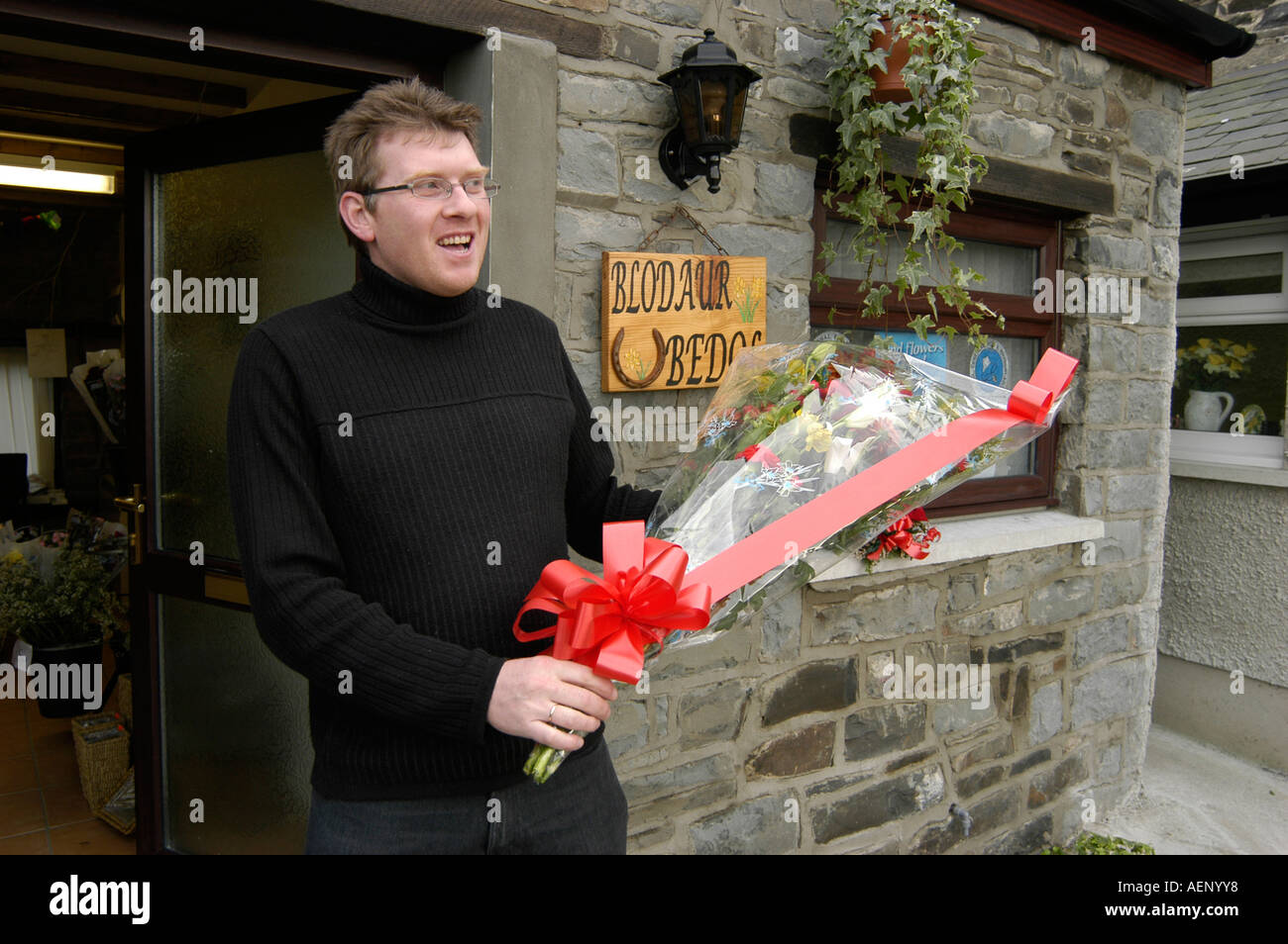donald blodau'r bedol welsh flower shop florist llanrhystud