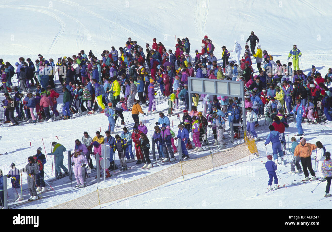 Crowds Of Skiers Queue For A Chair Lift At The Ski Resort Of Val D Isere Savoie France Stock Photo Alamy Crowds Of Skiers Queue For A Chair Lift At The Ski Resort Of Val D Isere Savoie France Stock Photo Alamy