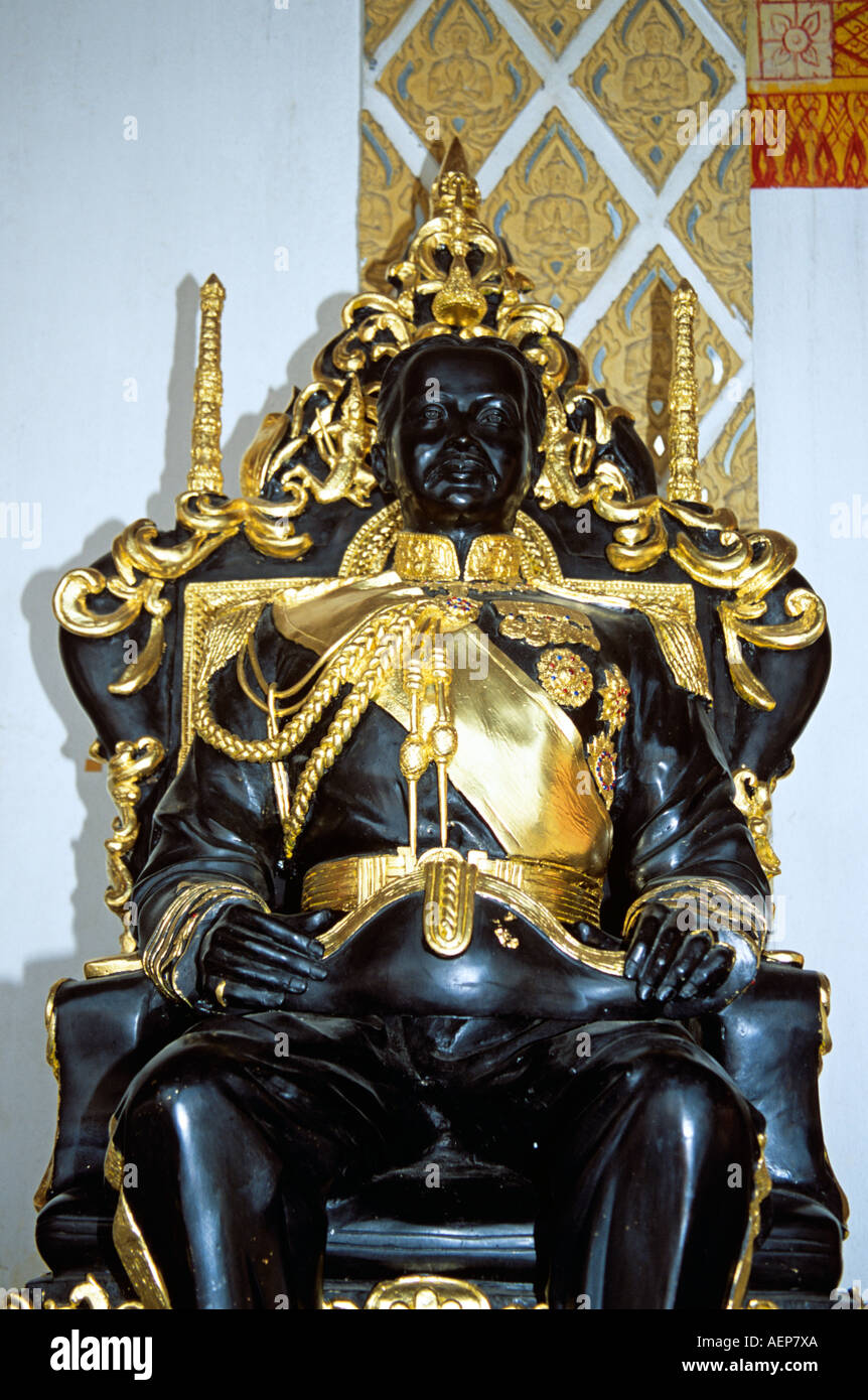 King Rama V statue, Wat Phra That Haripunchai Temple, Lamphun, Near Chiang Mai, Thailand Stock Photo