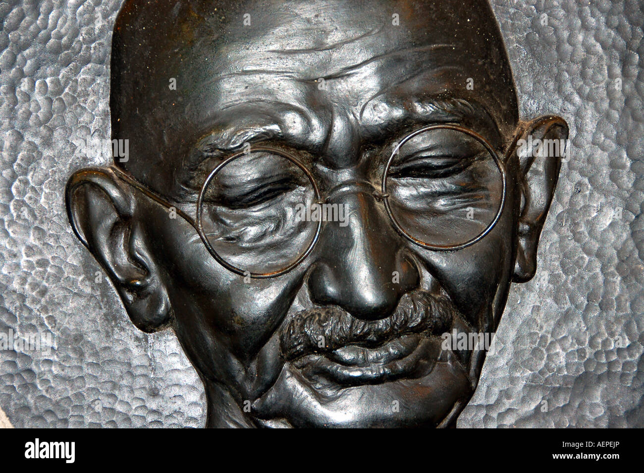 Bronze cast image of Mahatma Gandhi at his house, Mani Bhavan, in Mumbai, India Stock Photo