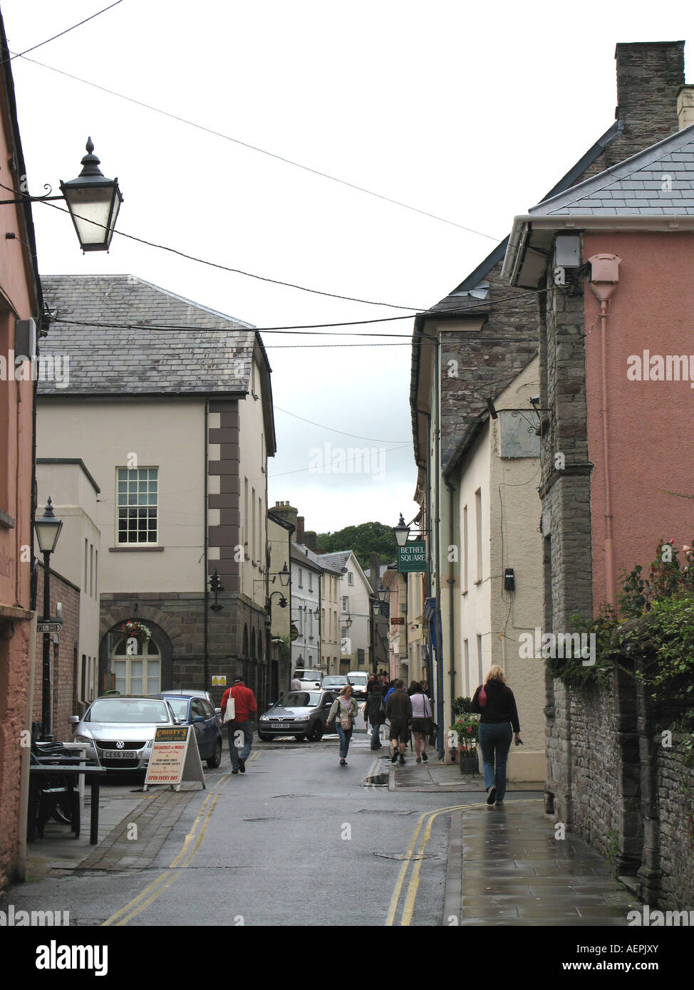 Side street in Brecon town centre with various coloured buildings Stock Photo