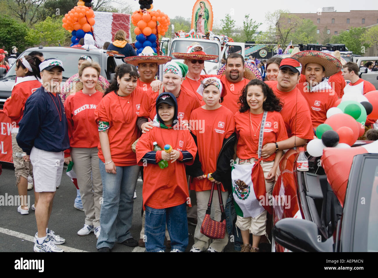 Parade State Farm Community Volunteers. Cinco de Mayo Fiesta. "St Paul