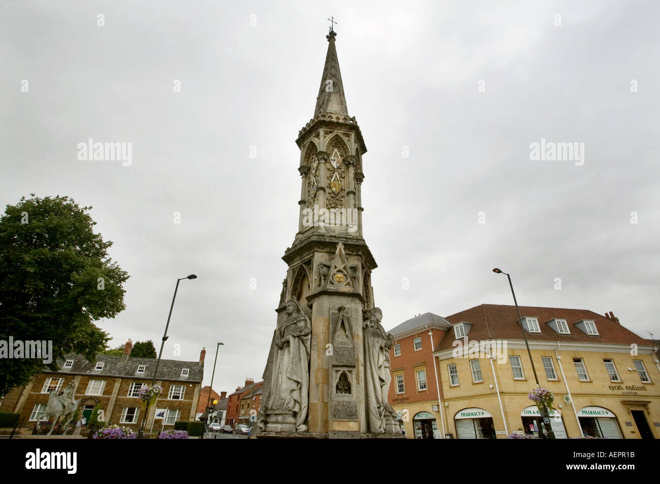 banbury-cross-oxfordshire-england-hi-res-stock-photography-and-images
