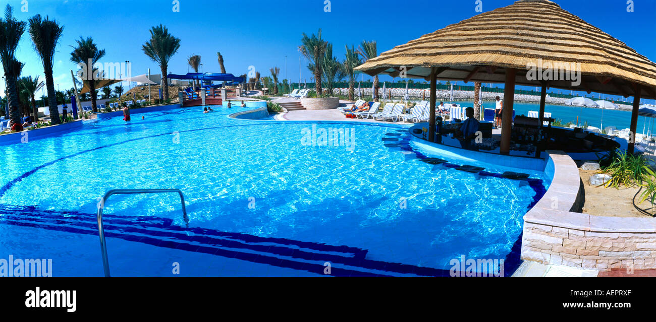 Abu Dhabi UAE Hilton Resort Swimming Pool & Bar Stock Photo - Alamy