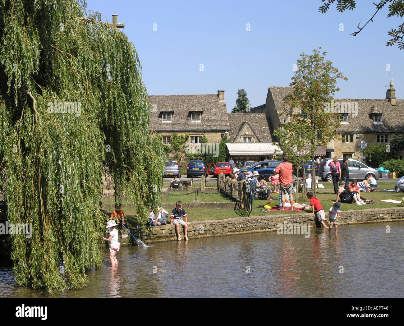 Bourton On The Water Village In The Cotswolds Stock Photo Alamy bourton-on-the-water-village-in-the-cotswolds-stock-photo-alamy
