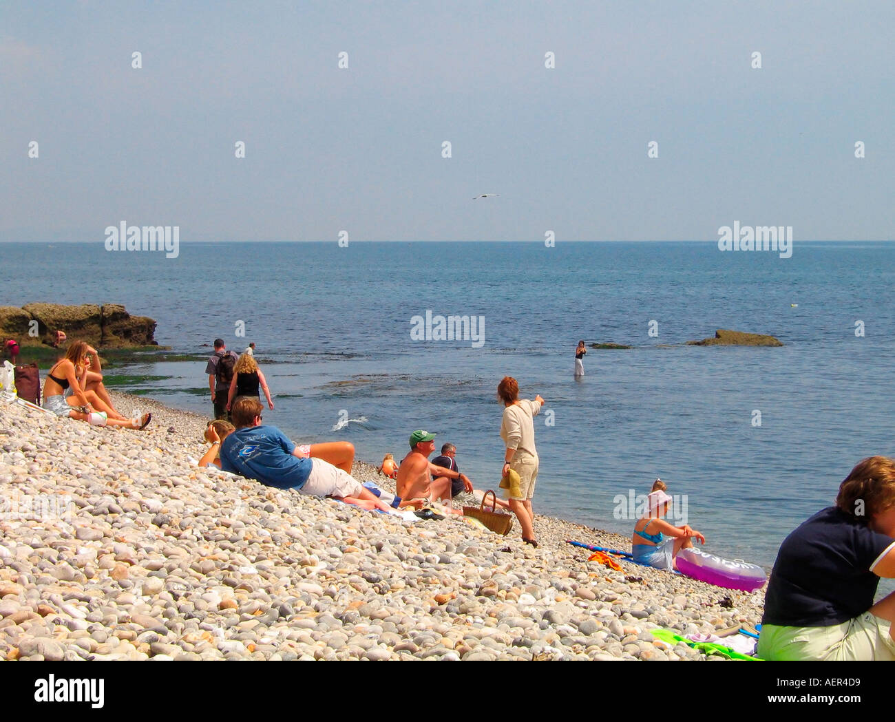 People on beach sitting hi-res stock photography and images - Alamy