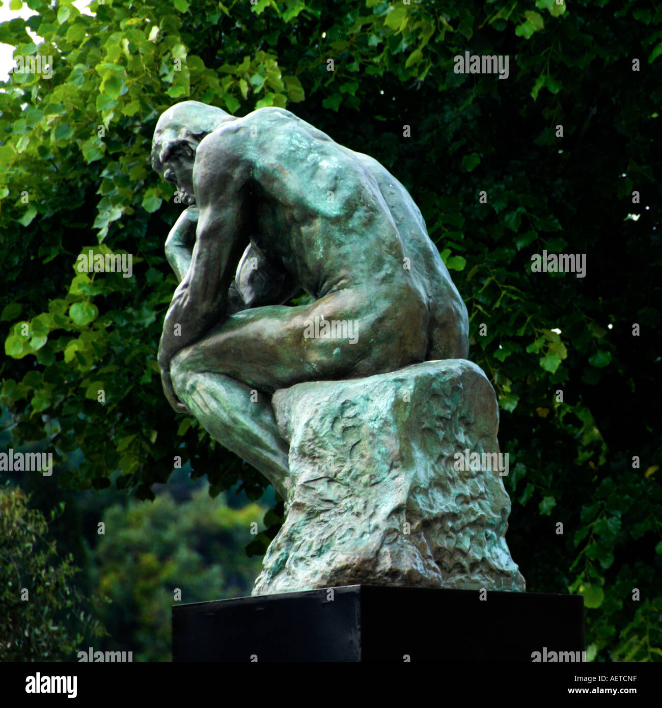 Le penseur statue hi-res stock photography and images - Alamy