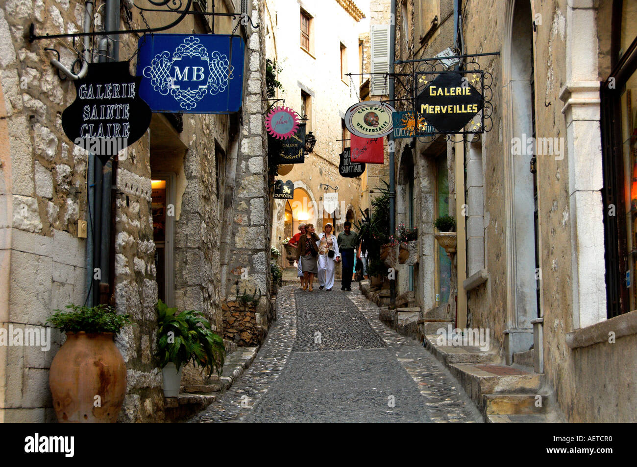 Cookies & Candies: Sightseeing and street style in St Paul de Vence