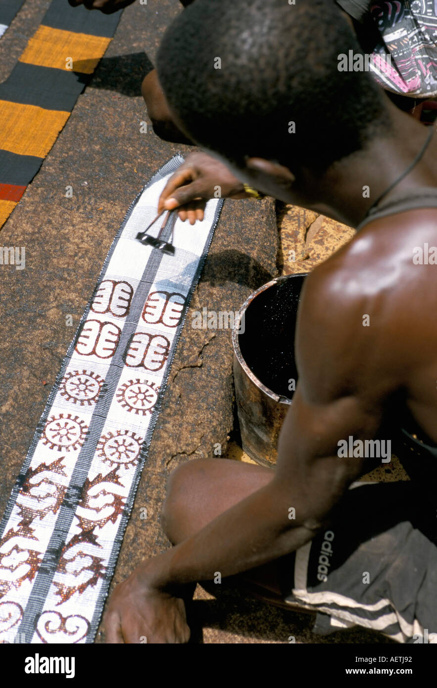 Kente cloth, Kumasi, Ashanti, Ghana Stock Photo - Alamy