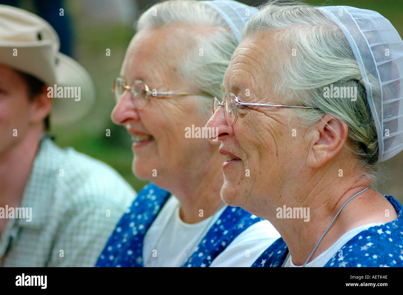 Twin Sisters who look alike dress alike and act alike as twins at the Twins gathering in Ohio USA America at gathering to be alike 3000 other twins Stock Photo