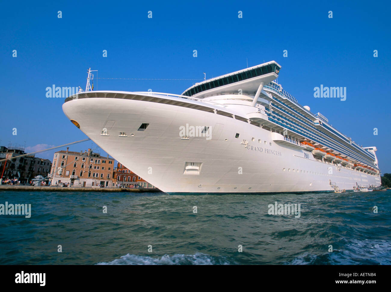 Cruise ship venice italy hi-res stock photography and images - Alamy