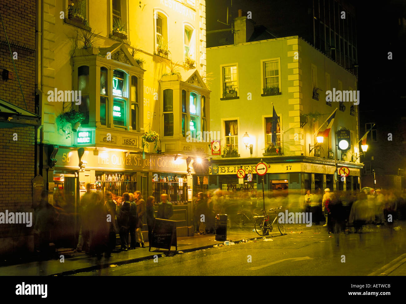 Pubs on Bar Fleet Street Temple Bar area Dublin County Dublin Eire