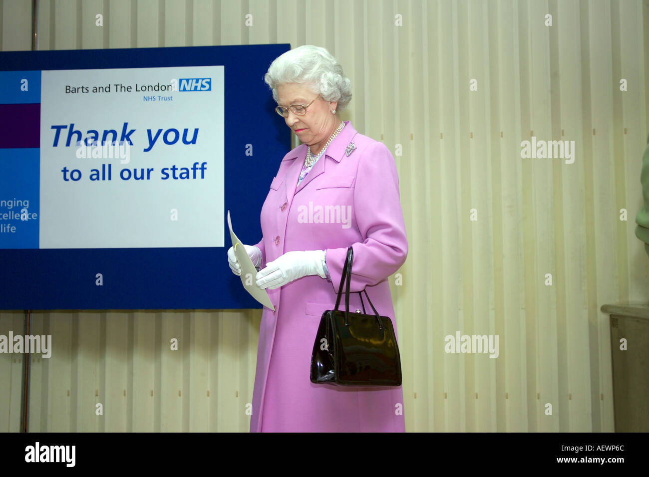 HM The Queen thank you to the NHS speech Stock Photo