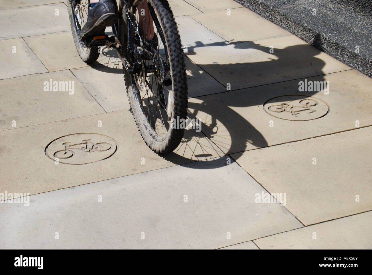 Cycling pavement london hires stock photography and images Alamy
