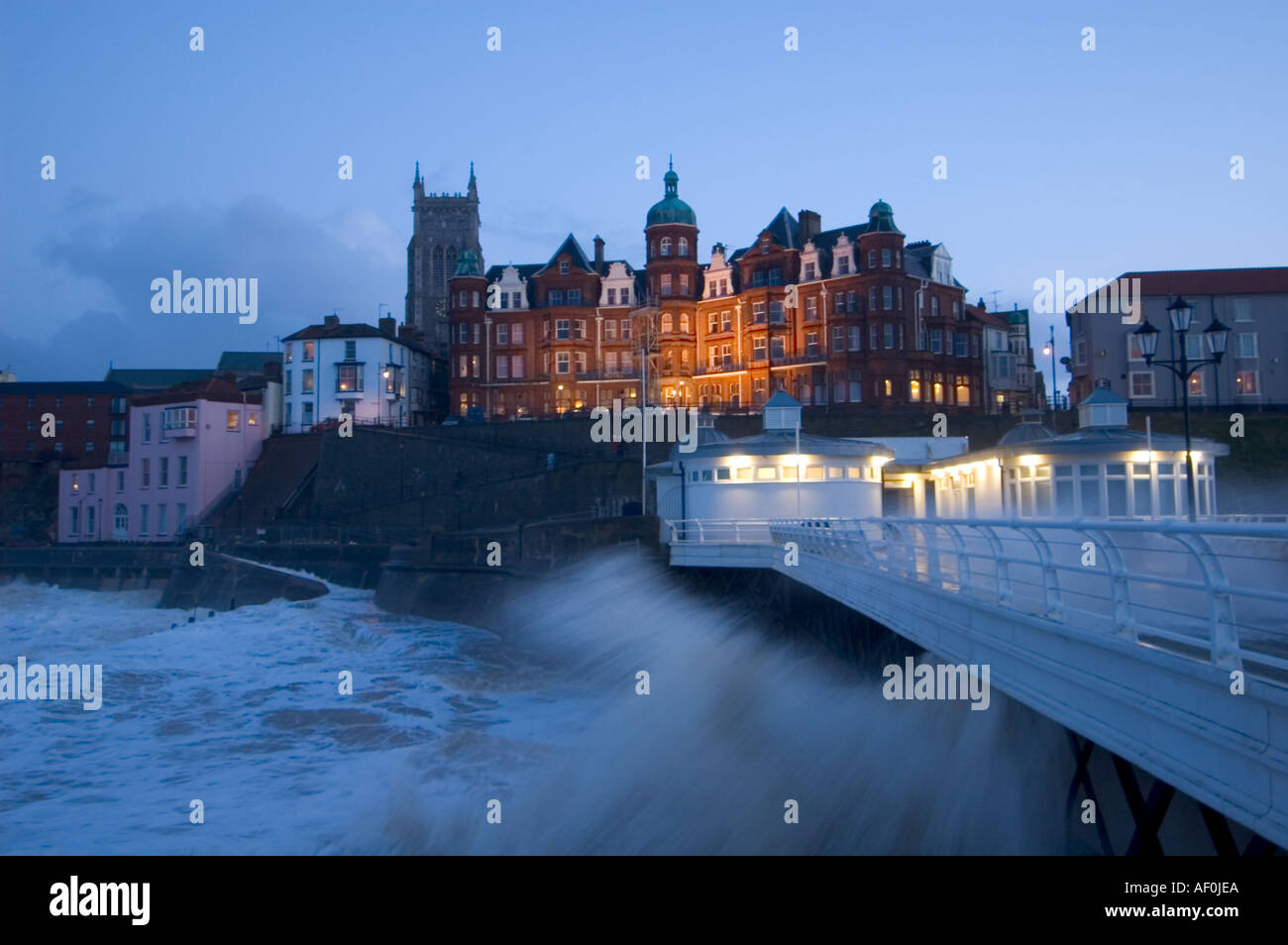 cromer-pier-storm-damage-hi-res-stock-photography-and-images-alamy