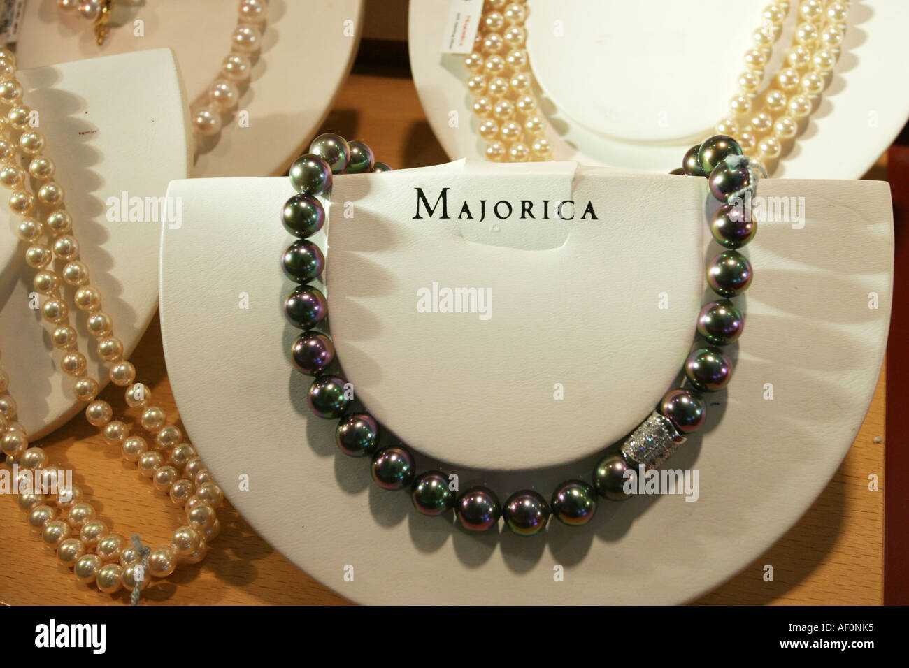 Multicolour Estela pearl necklace 36cm | Majorica Pearls