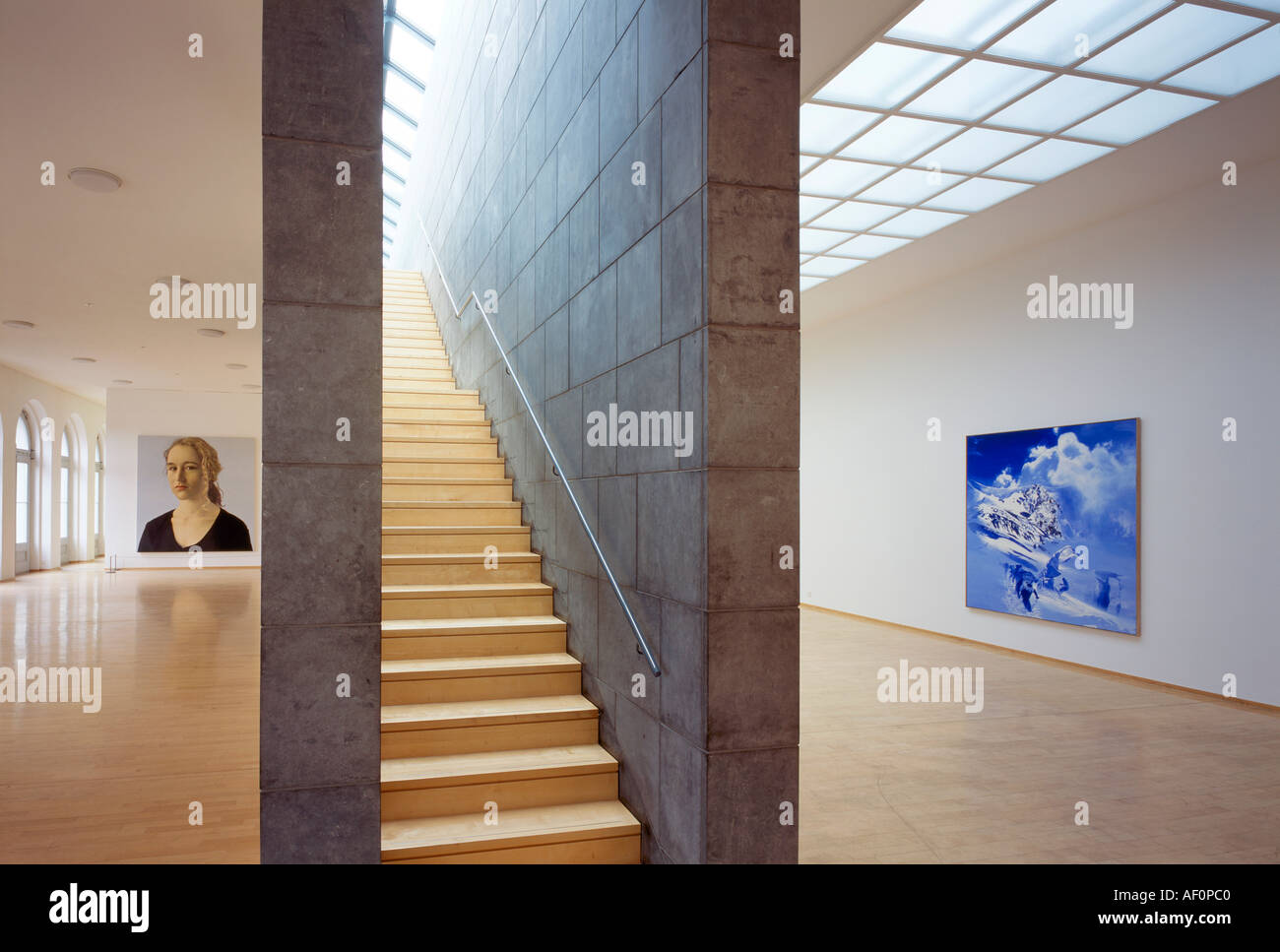 Kleve, Museum Kurhaus, Ausstellungsraum und zentrales Treppenhaus Stock Photo
