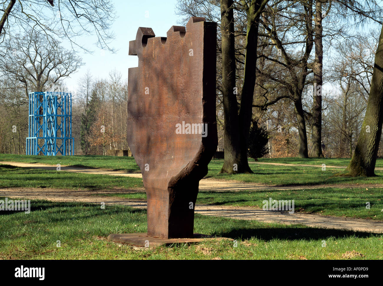Moyland, Schloßpark, '''Blauer Turm'' von Horst Lerche und ''Elkartu'' von Eduardo Chillida' Stock Photo