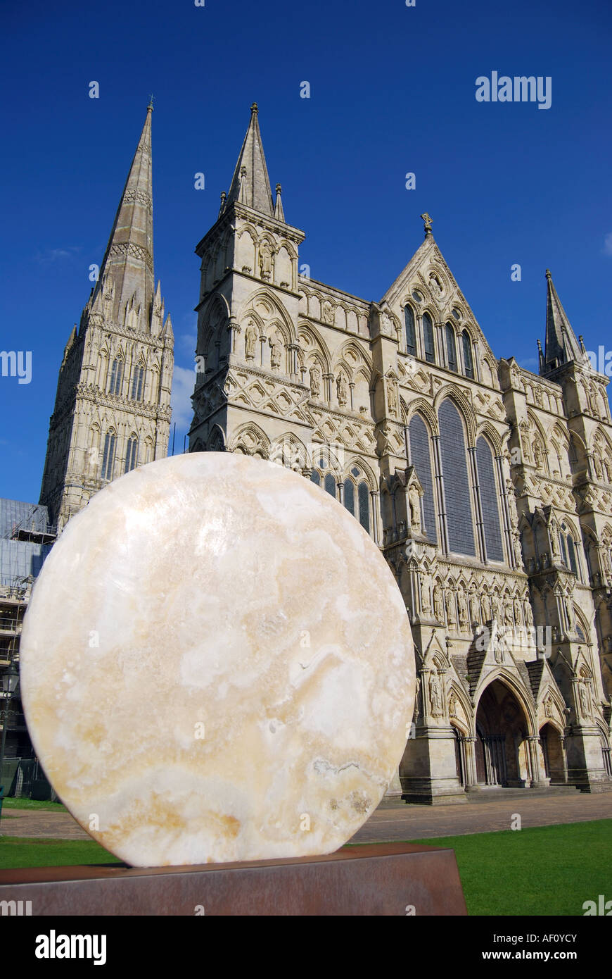 Circular stone sculpture and West facade, Salisbury Cathedral, Cathedral Close, Salisbury, Wiltshire, England, United Kingdom Stock Photo