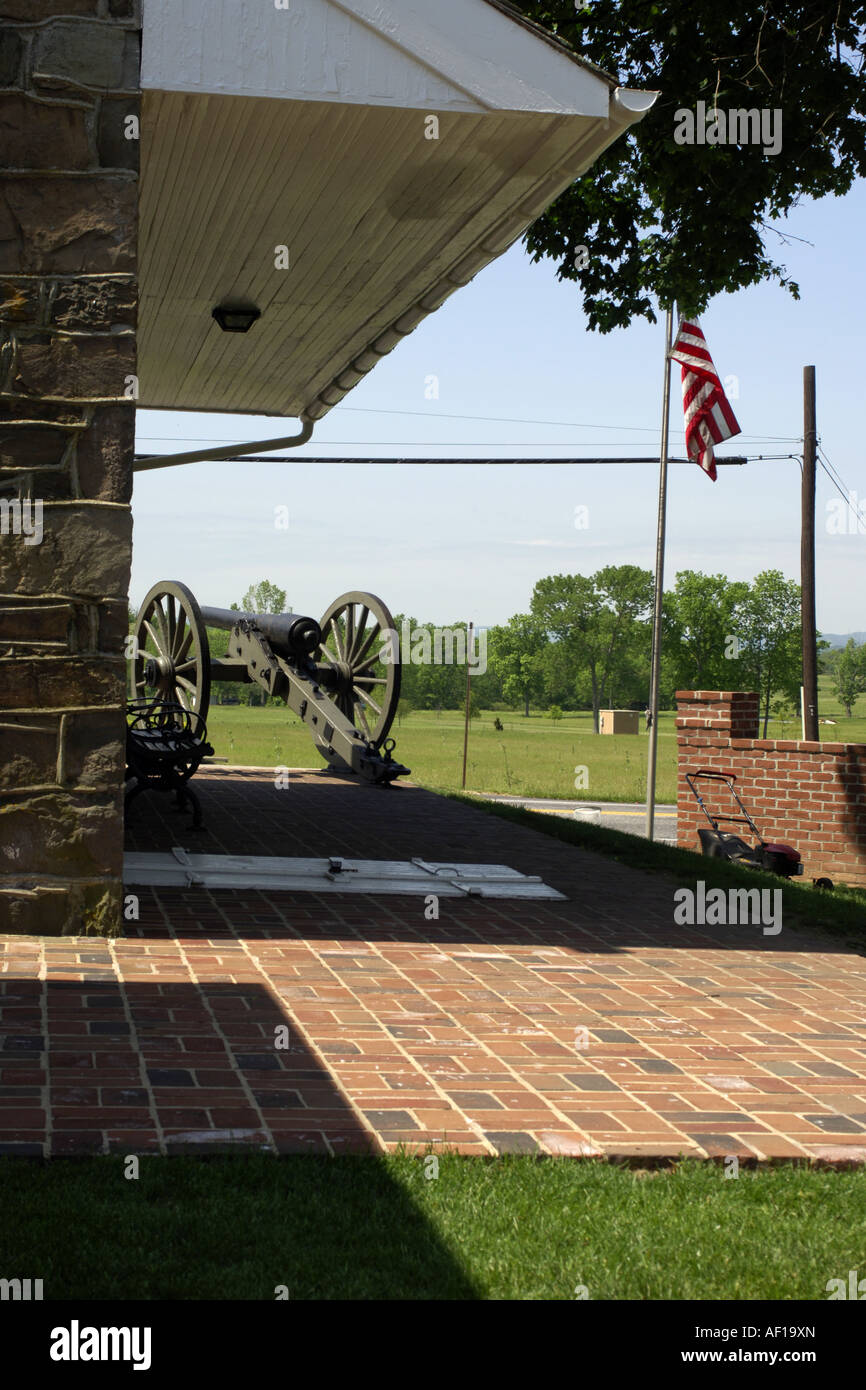 Cannon outside Gen Robert E Lee s Headquarters at Gettysburg