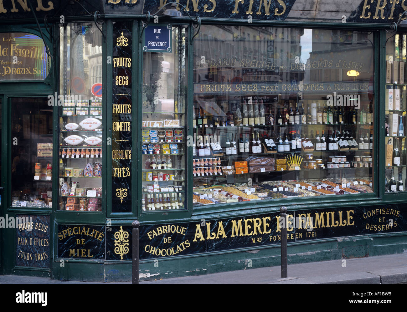 Wine shop, Paris, France Stock Photo Alamy