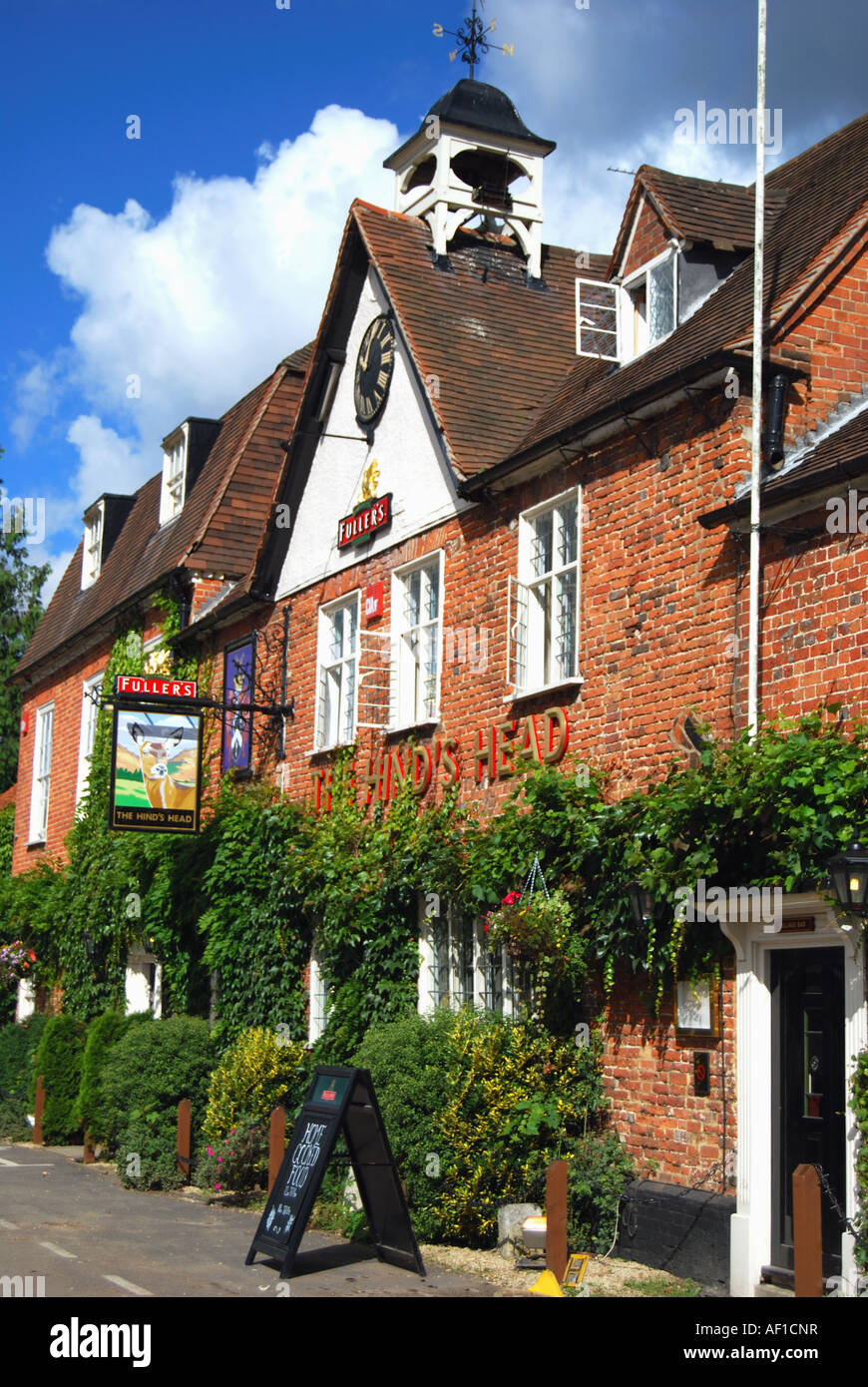 The Hind's Head Pub, Wasing Lane, Aldermaston, Berkshire, England, United Kingdom Stock Photo