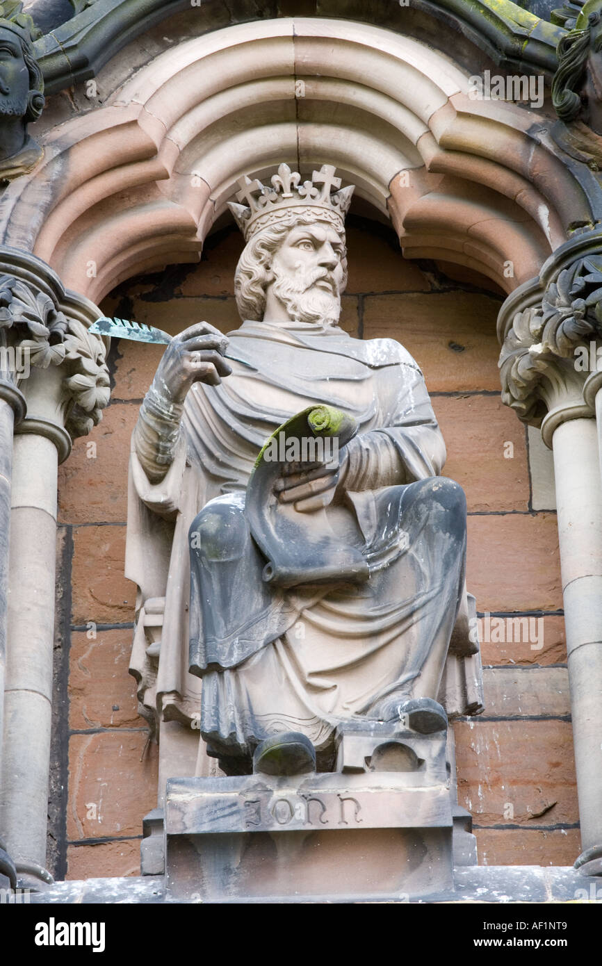 Statue of King John on the west front of Lichfield Cathedral, Staffordshire, England UK Stock Photo