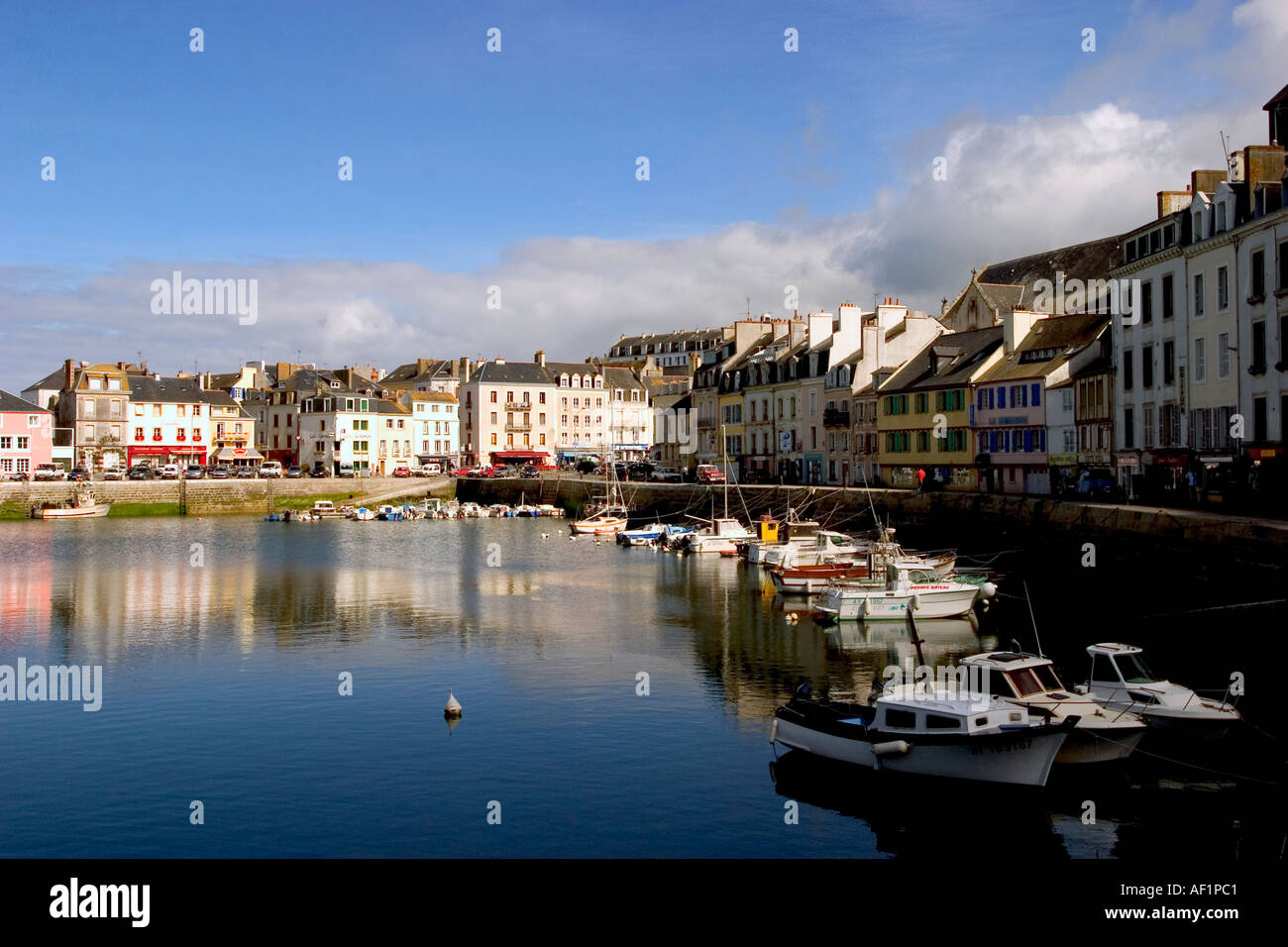 le-palais-harbor-belle-ile-capital-morbihan-brittany-france-stock-photo