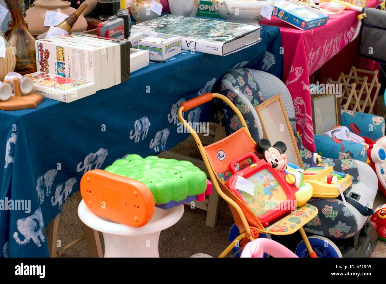 outdoor marketplace in france street Stock Photo Alamy
