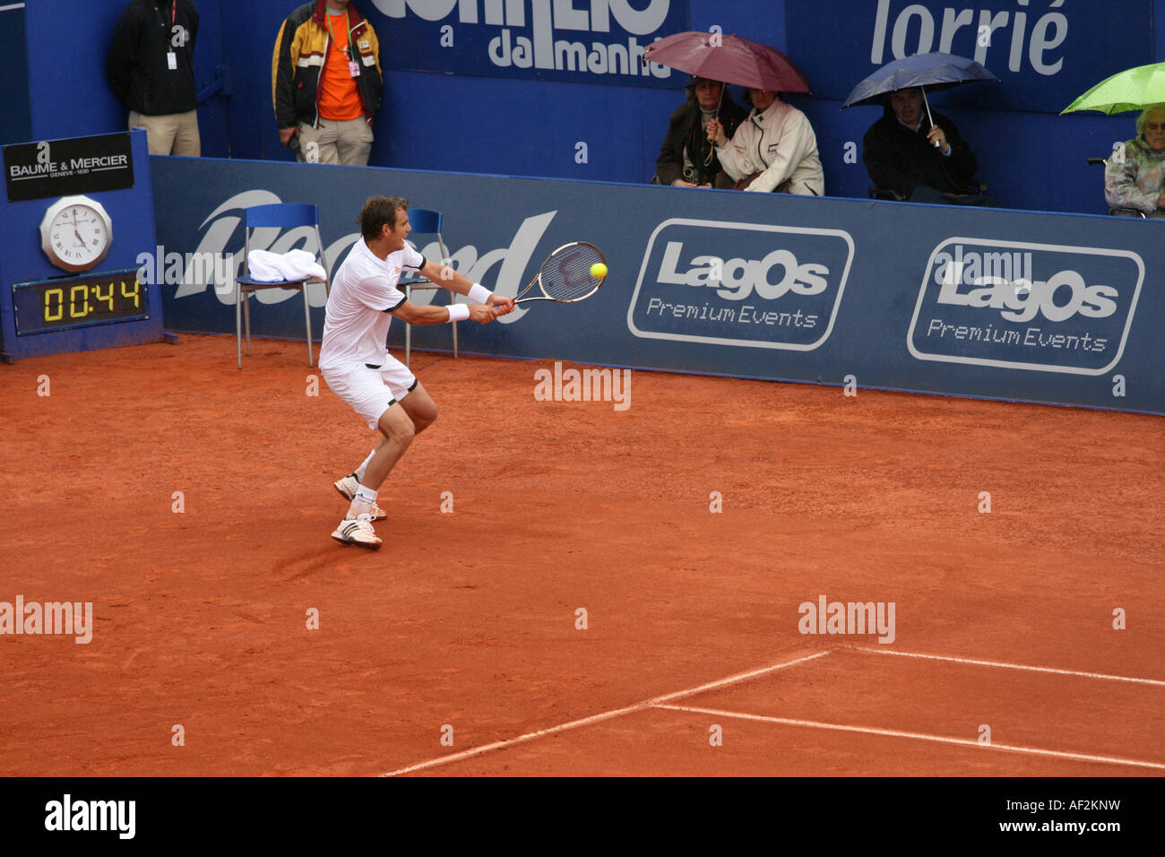 Estoril Open 2007 - Men's 1st round qualifying - Paul-Henri Mathieu vs Fernando Gonzalez Stock Photo