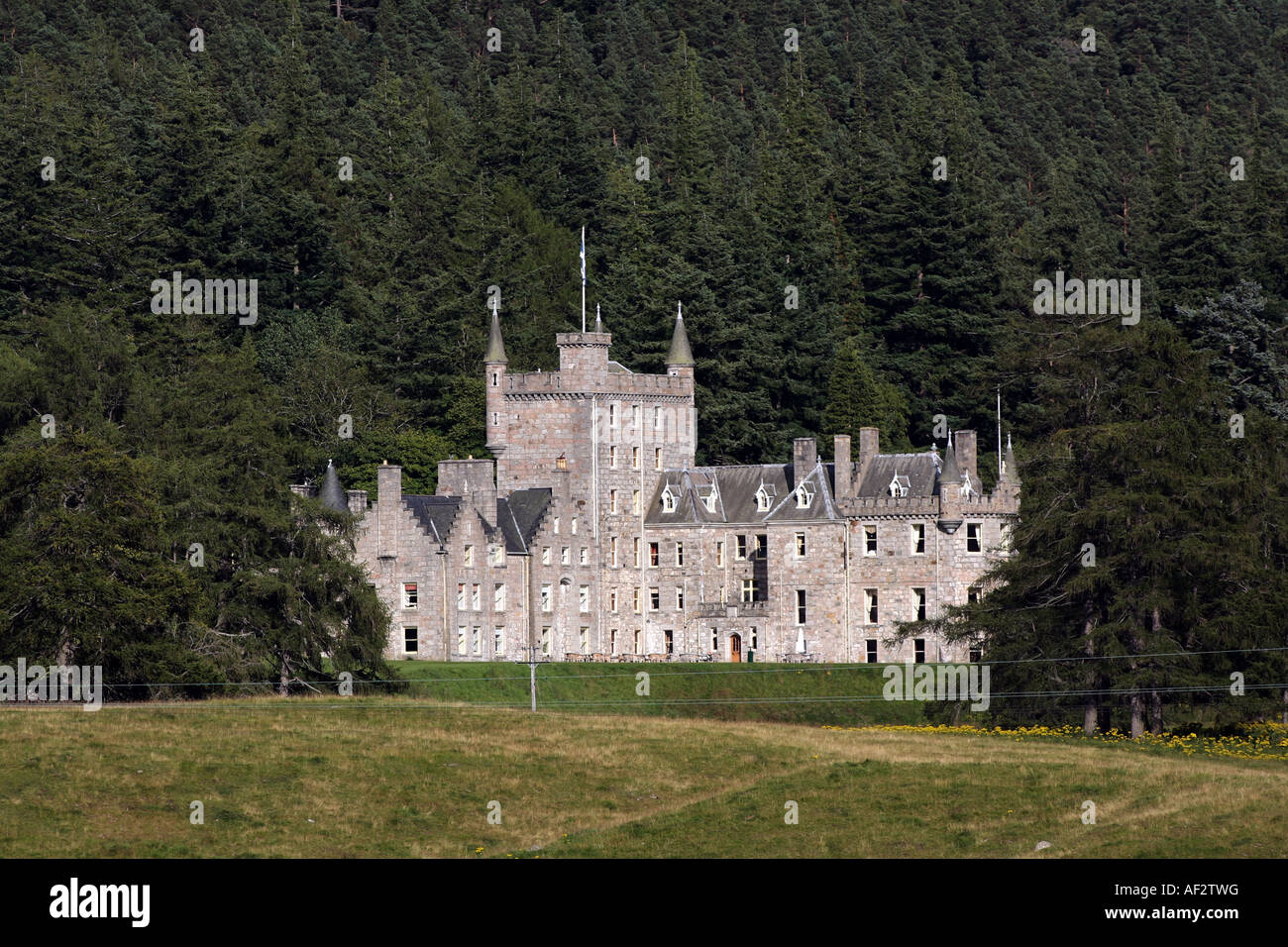 Invercauld castle hires stock photography and images Alamy