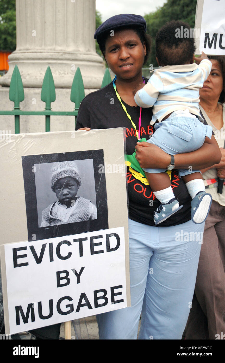 Eviction mother and baby hi-res stock photography and images - Alamy