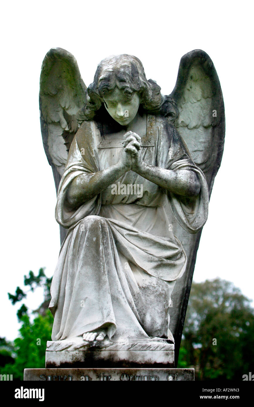 Praying angel in church graveyard Stock Photo - Alamy