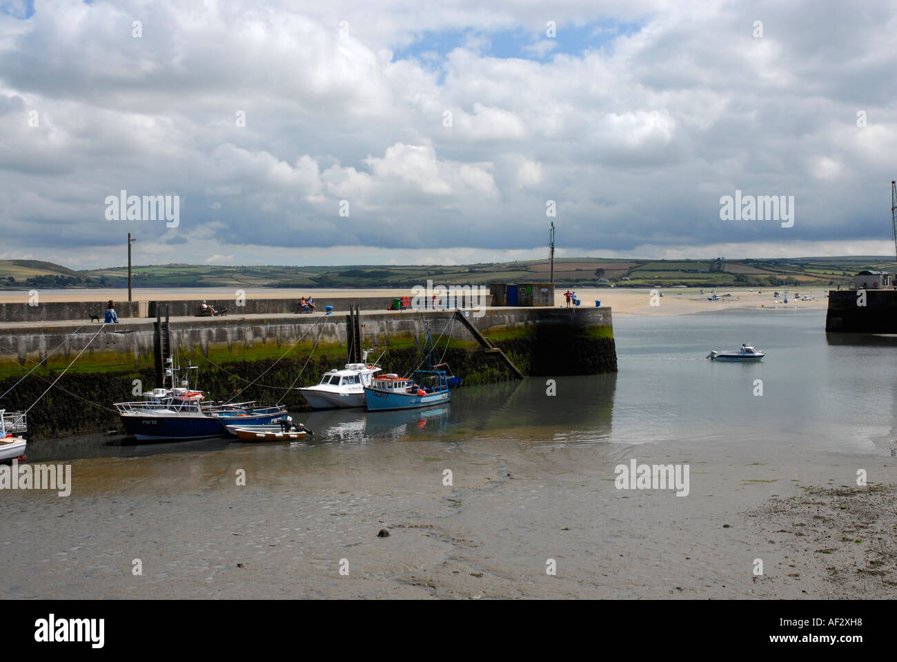 Entrance to Padstow Harbour, Cornwall Stock Photo Alamy