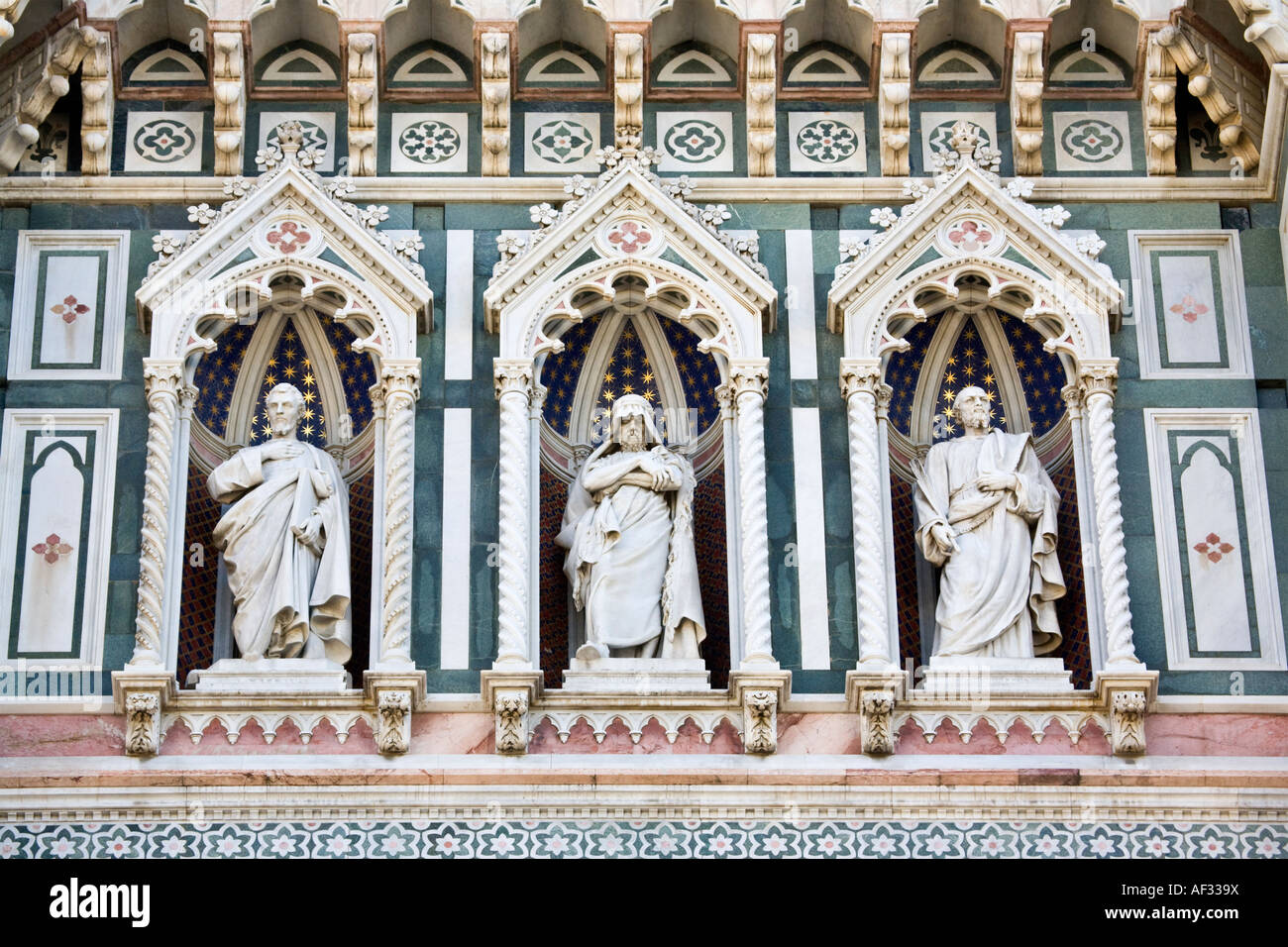 Religious statues on the main facade of Santa Maria del Fiore cathedral (Duomo) Florence, Italy Stock Photo