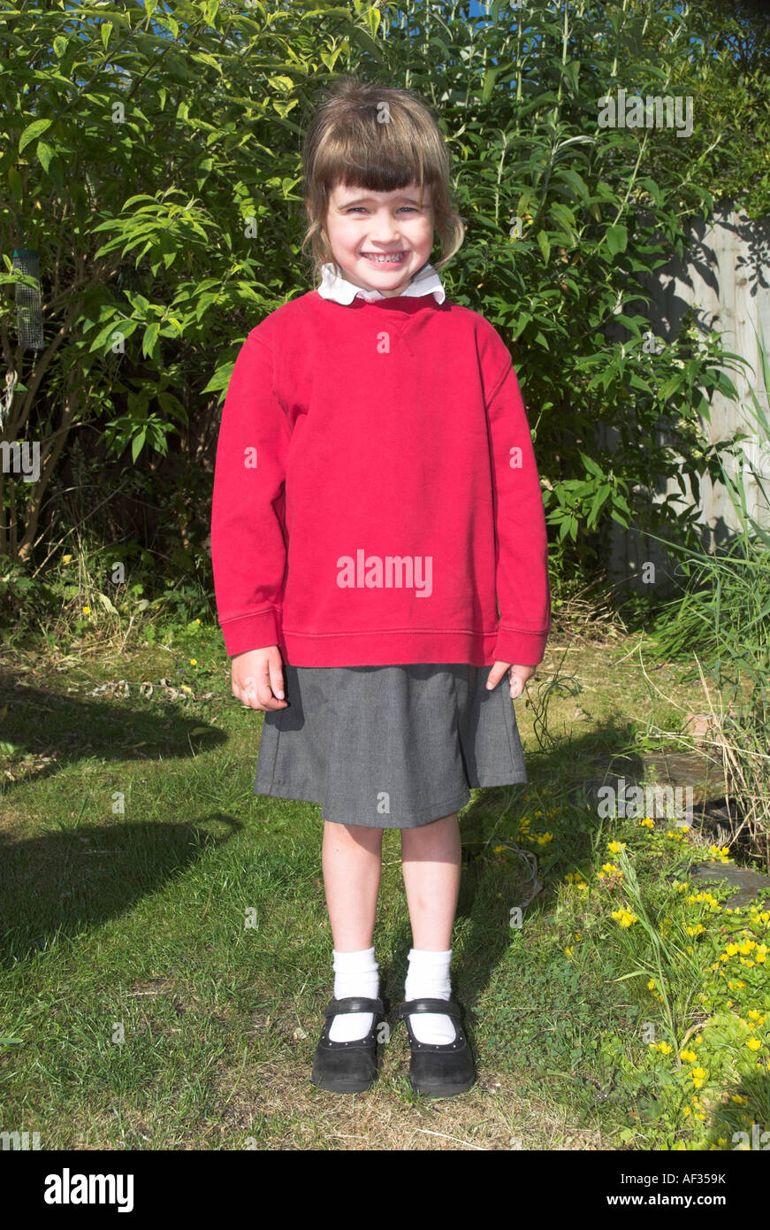 School girl uniform uk hi-res stock photography and images - Alamy